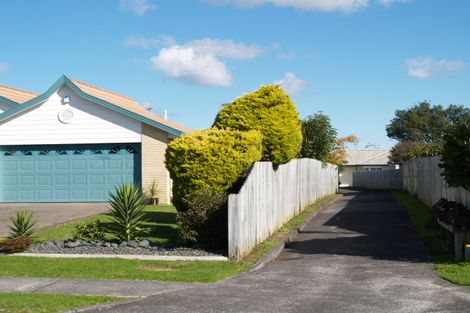 Photo of property in 2/36 West Fairway, Golflands, Auckland, 2013