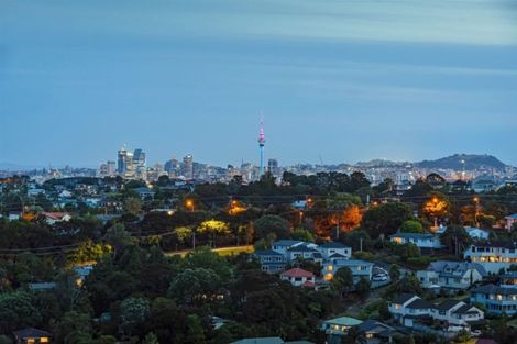 Photo of property in 35 High Road, Glenfield, Auckland, 0629