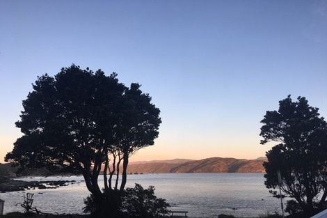 Photo of property in 144 Breaker Bay Road, Breaker Bay, Wellington, 6022