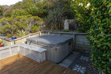 Photo of property in 16 Neston Grove, Churton Park, Wellington, 6037