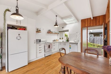 Photo of property in 2/199 Titirangi Road, Titirangi, Auckland, 0604