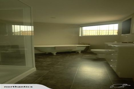 Photo of property in 86 Wade River Road, Stanmore Bay, Whangaparaoa, 0932