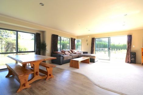 Photo of property in 136 Stratford Drive, Cable Bay, 0420