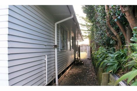 Photo of property in 33c Farquhar Road, Glendene, Auckland, 0602