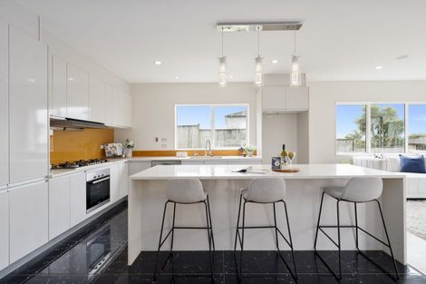 Photo of property in 79 San Valentino Drive, Henderson, Auckland, 0612