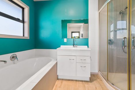 Photo of property in 136 Lisland Drive, Kinloch, Taupo, 3377