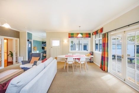 Photo of property in 27 Pahiatua Street, Hokowhitu, Palmerston North, 4410