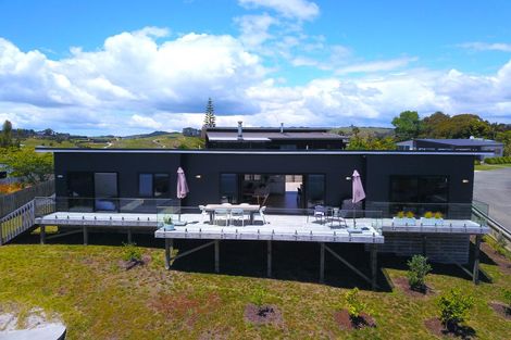 Photo of property in 6 Sunset Heights, Cable Bay, 0420