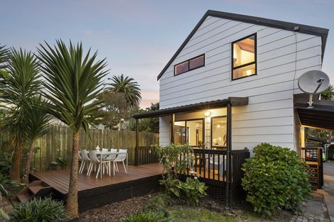 Photo of property in 2/66a Birkdale Road, Birkdale, Auckland, 0626