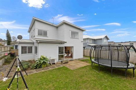 Photo of property in 11 Kukuwai Avenue, Red Beach, 0932