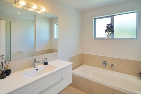 Photo of property in 28 Bank Street, Amberley, 7410