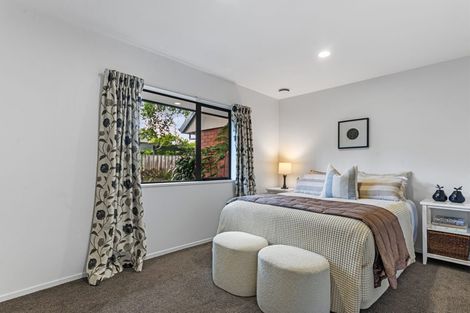 Photo of property in 100 Gardiners Road, Harewood, Christchurch, 8051