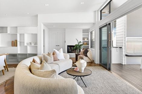 Photo of property in 40 Roslyn Road, Bluff Hill, Napier, 4110