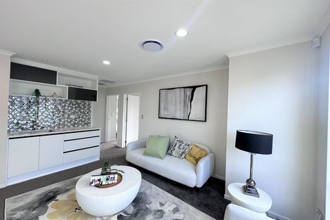 Photo of property in 12c Borrowdace Avenue, Botany Downs, Auckland, 2010