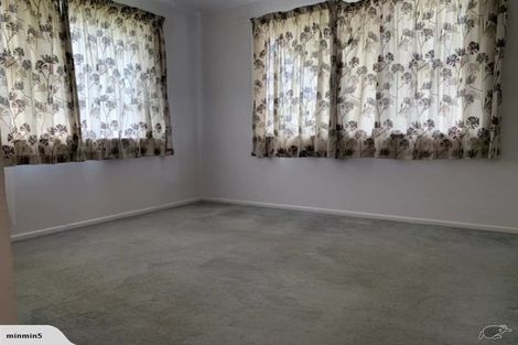 Photo of property in 5 Ingleby Place, Kelston, Auckland, 0602