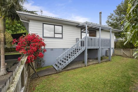 Photo of property in 9 Kupari Place, Totara Vale, Auckland, 0629