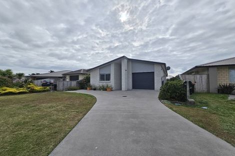 Photo of property in 16 Fuller Street, Papamoa Beach, Papamoa, 3118