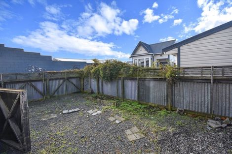 Photo of property in 15 Cutten Street, South Dunedin, Dunedin, 9012