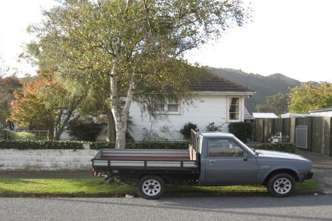 Photo of property in 75 Strand Crescent, Naenae, Lower Hutt, 5011