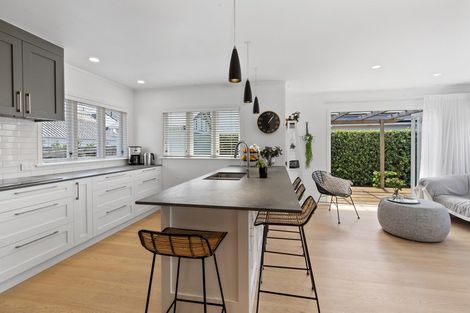 Photo of property in 56 Norwood Road, Bayswater, Auckland, 0622