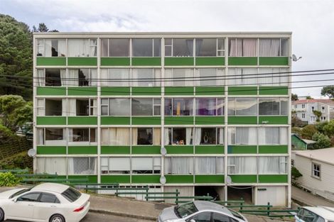 Photo of property in Beresford Apartments, 18/118 Russell Terrace, Berhampore, Wellington, 6023