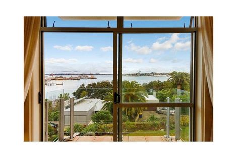 Photo of property in 5/25 Stanley Point Road, Stanley Point, Auckland, 0624