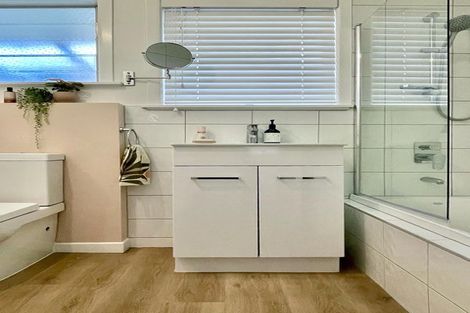 Photo of property in 2/71 Mount Smart Road, Onehunga, Auckland, 1061