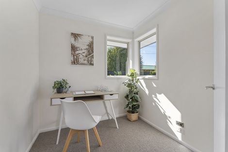 Photo of property in 9a Larch Place, Casebrook, Christchurch, 8051