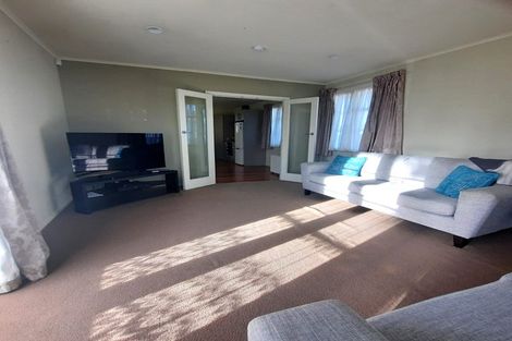 Photo of property in 50 Sutton Crescent, Papakura, 2110