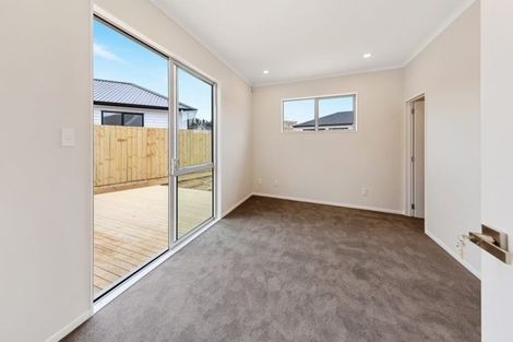 Photo of property in 1 Huahua Crescent, Papakura, 2110