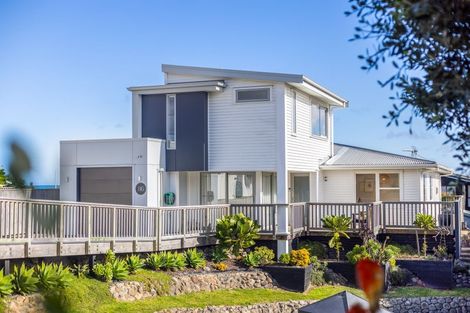 Photo of property in 86 Seaview Road, Paraparaumu Beach, Paraparaumu, 5032