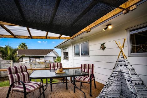 Photo of property in 1/325 Triangle Road, Massey, Auckland, 0614