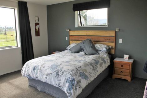 Photo of property in 22 Snodgrass Road, Westport, 7892