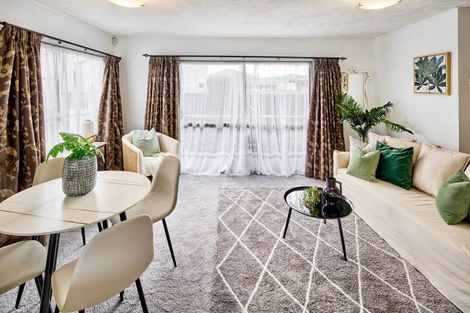 Photo of property in 122 Cambridge Terrace, Fairfield, Lower Hutt, 5011