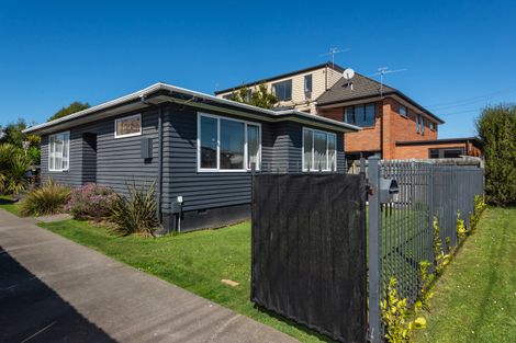 Photo of property in 86 Packe Street, Edgeware, Christchurch, 8013