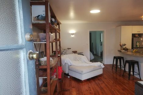 Photo of property in 33 Turakina Street, Merrilands, New Plymouth, 4312