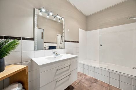 Photo of property in 11 Cameron Town Road, Pukekohe, 2678