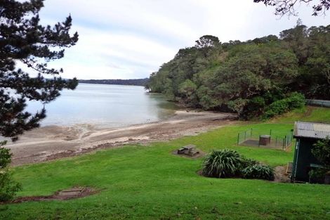 Photo of property in 19 Taupo Street, Green Bay, Auckland, 0604