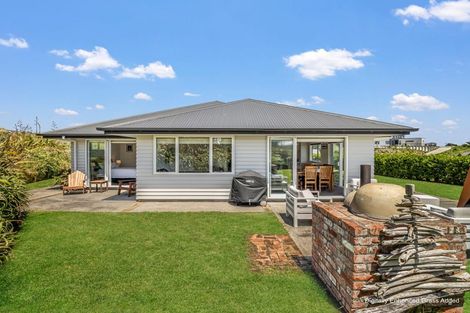 Photo of property in 33 Golf Vue Place, Castlecliff, Whanganui, 4501