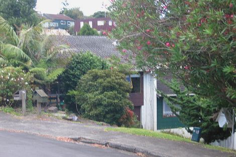 Photo of property in 2/4 Braund Place, Glenfield, Auckland, 0629