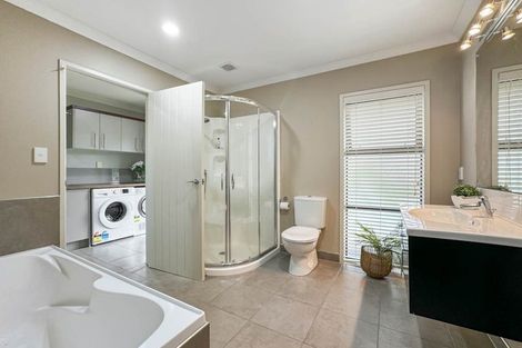 Photo of property in 14 Regis Lane, Flat Bush, Auckland, 2019