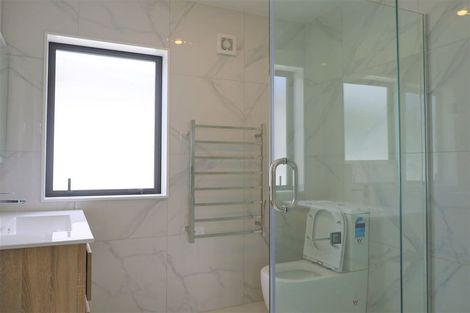 Photo of property in 7a Sherwood Avenue, Te Atatu South, Auckland, 0610