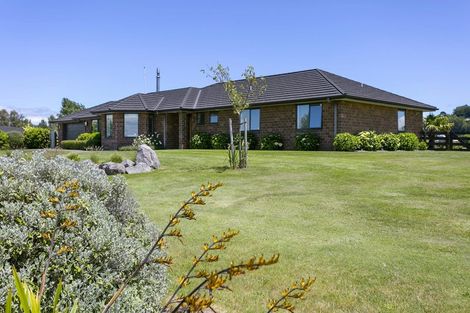 Photo of property in 71 Loch Views Road, Acacia Bay, Taupo, 3385