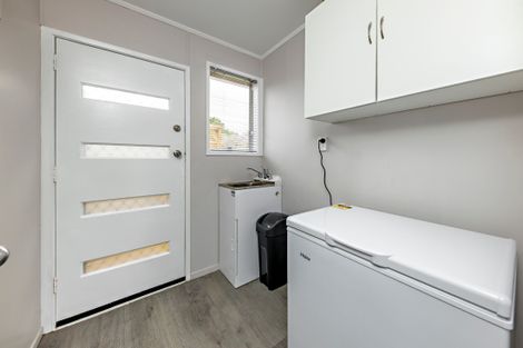 Photo of property in 11 Hinton Place, Weymouth, Auckland, 2103