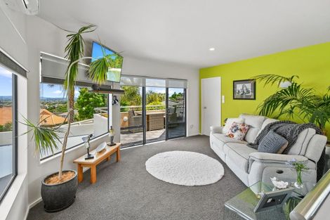 Photo of property in 6 Ribbonwood Crescent, Goodwood Heights, Auckland, 2105