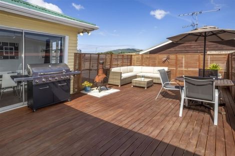 Photo of property in 8 Kapiti Crescent, Titahi Bay, Porirua, 5022