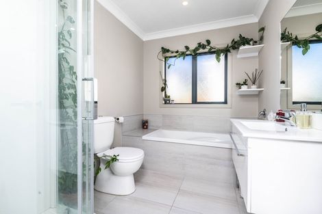 Photo of property in 41 Brindle Way, Newlands, Wellington, 6037