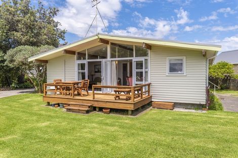 Photo of property in 33 Francis Road, Paraparaumu Beach, Paraparaumu, 5032