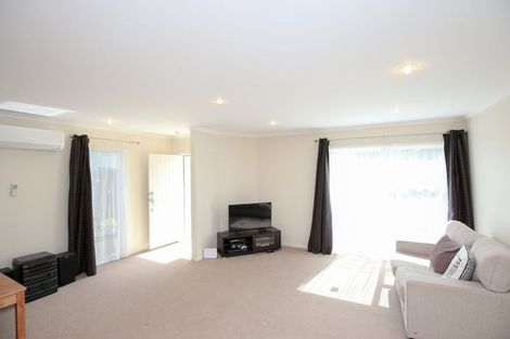 Photo of property in 29a Turville Crescent, Newlands, Wellington, 6037