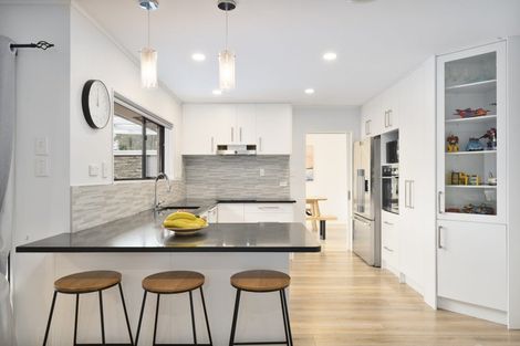 Photo of property in 14 Rhinevale Close, Henderson, Auckland, 0612